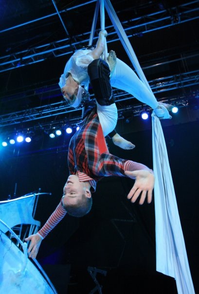 Dublin Based Physiotherapist Stephen O'Rourke upsidedown performing an aerial work